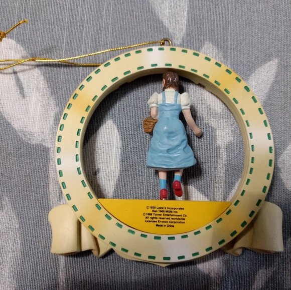 *Enesco Three Wizard of Oz Ornaments* - Picture 3 of 16